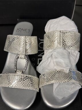 Jones New York Silver Snake-Print Slide Sandals with Crystal Accent SZ 5M NWT